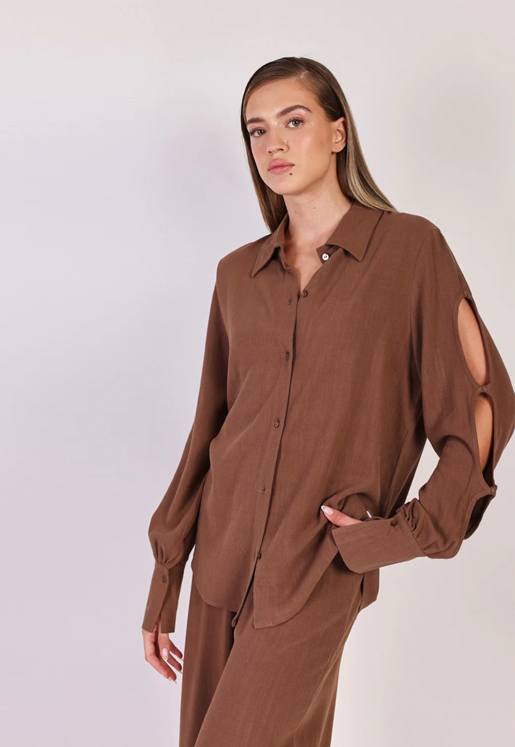 חולצה מכופתרת Linen נשים - Image 4