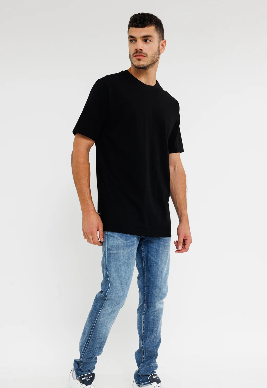 חולצת טי שירט אוברסייז לגברים בצבע שחור - Image 2