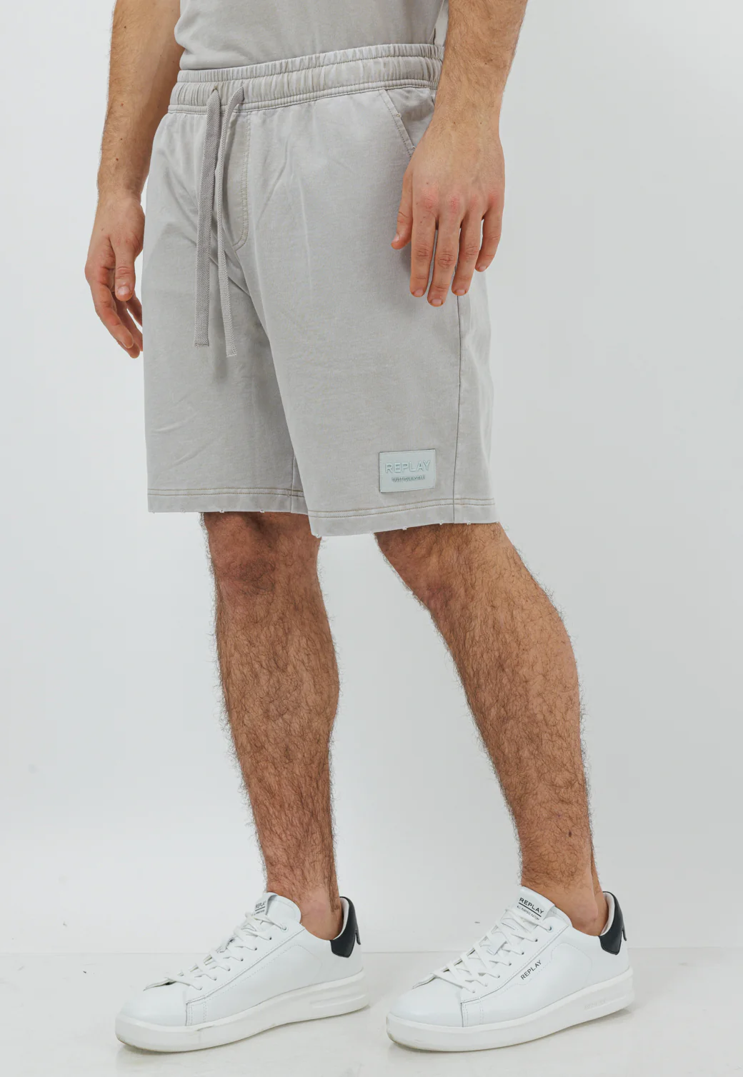 מכנסיים קצרים לגברים בצבע בז' - Image 2