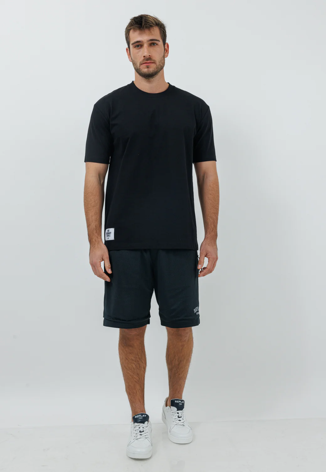 טי שירט שחורה לגברים עם הדפס לוגו בגב - Image 6