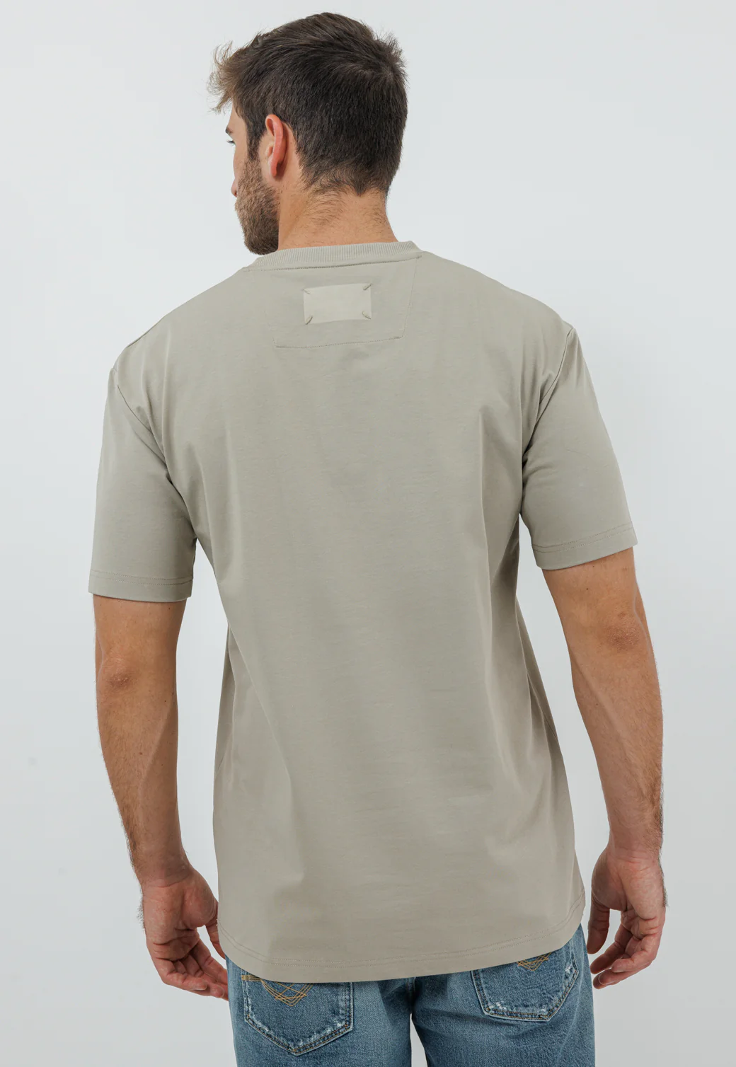 טי שירט לגברים בצבע בז' עם לוגו - Image 3