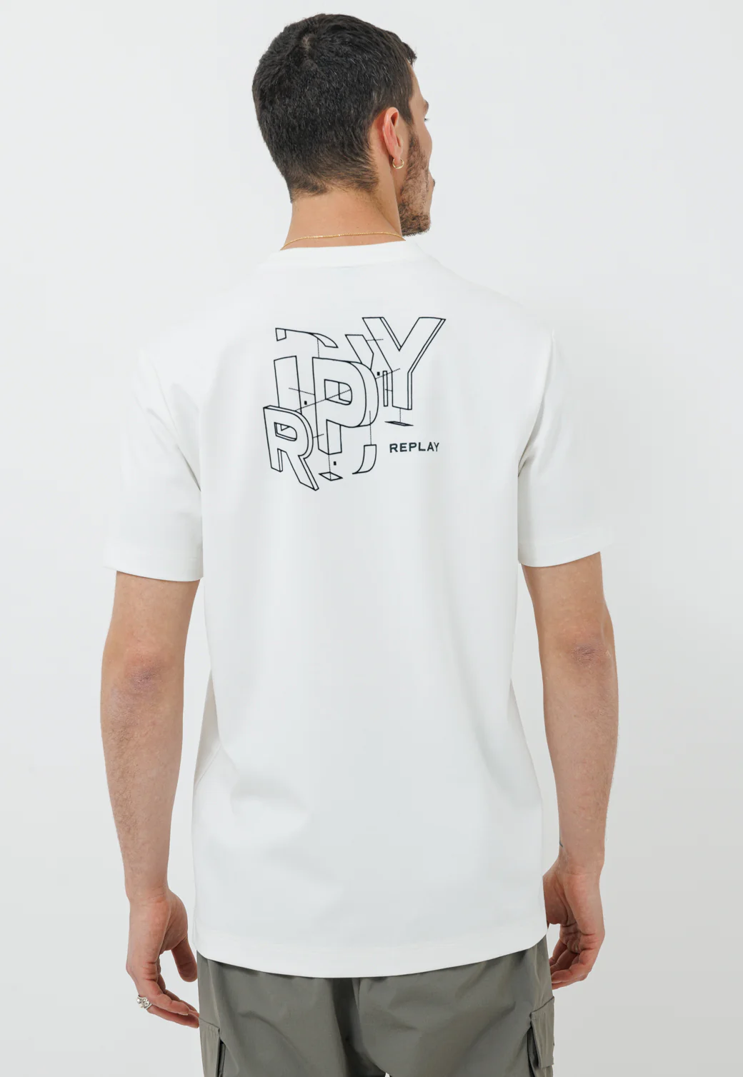 חולצה לבנה עם לוגו והדפס בגב לגברים - Image 2