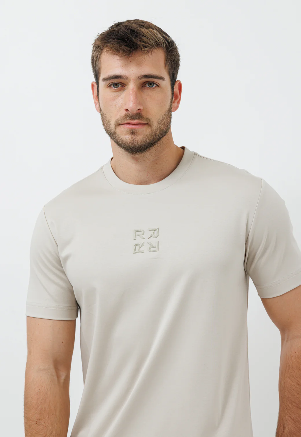 טי שירט לגברים בצבע אבן עם לוגו - Image 2
