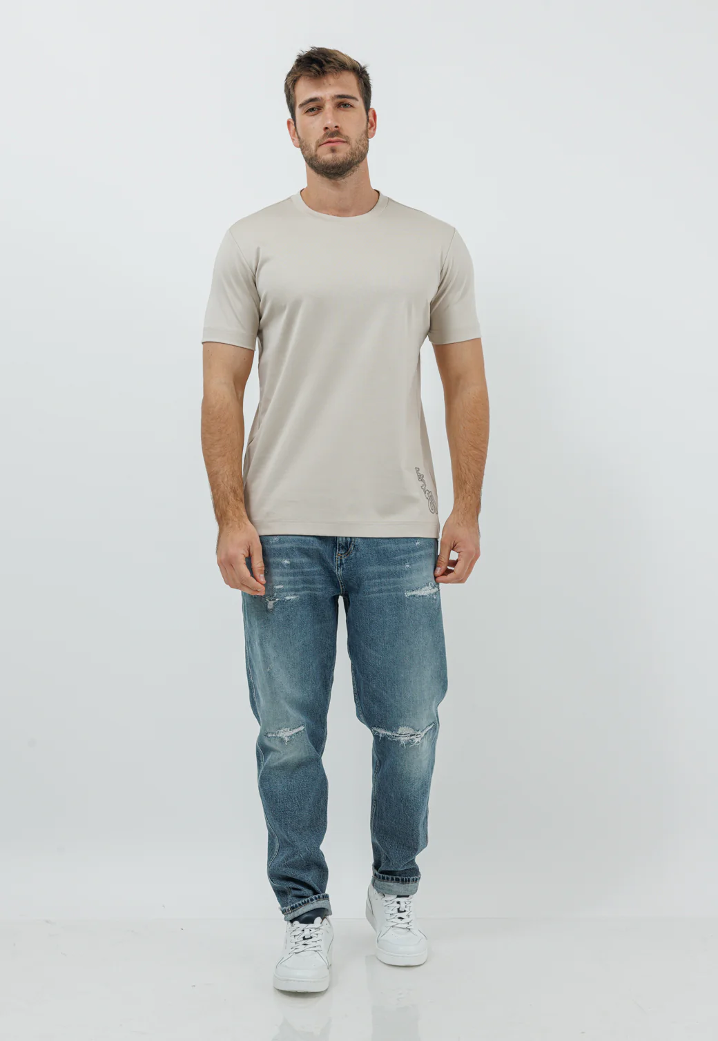 חולצת טי עם רקמת לוגו בגב בצבע בז' לגברים - Image 4