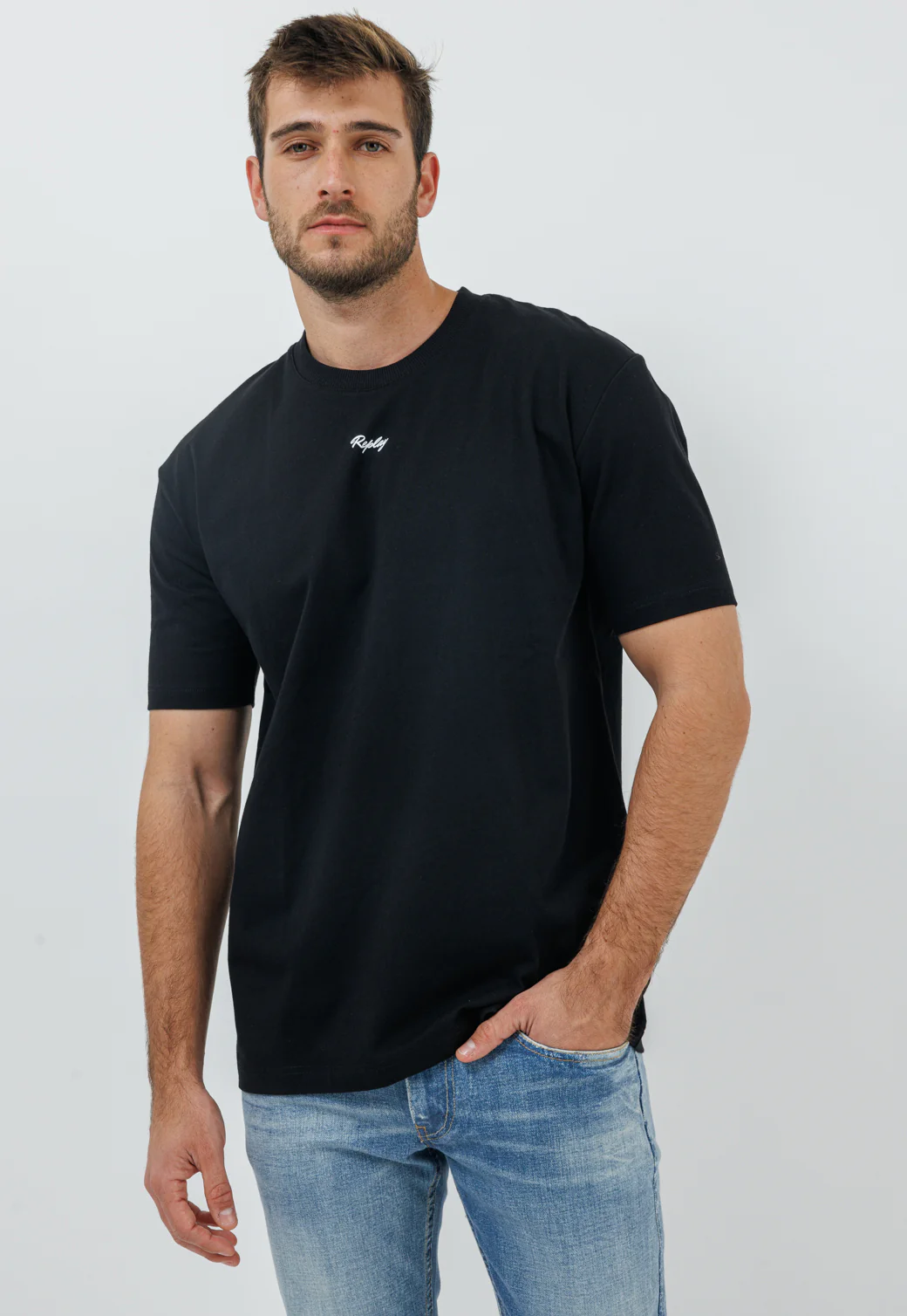 טי שירט עם כיתוב בגב לגברים - Image 5