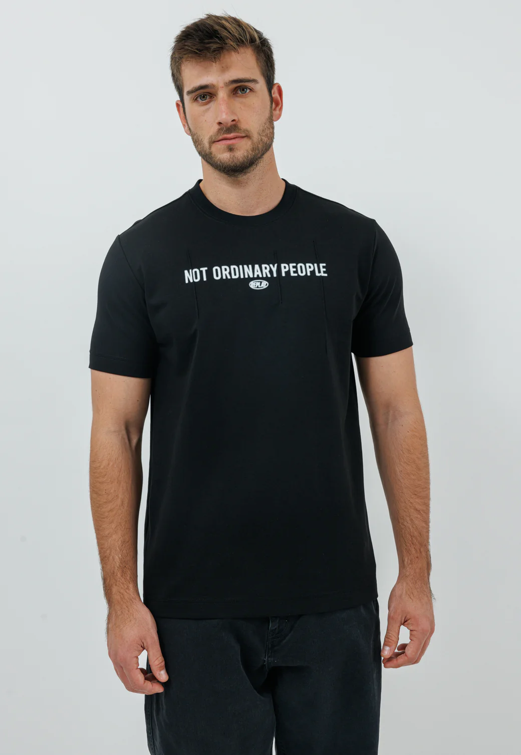 טי-שירט לגברים בצבע שחור עם הדפס