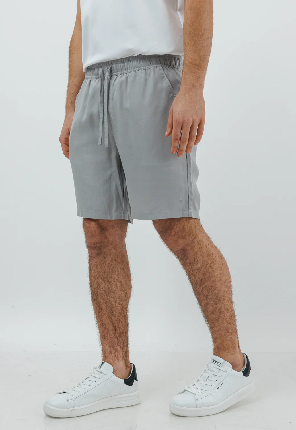 מכנסי ברמודה בצבע אפור - Image 2