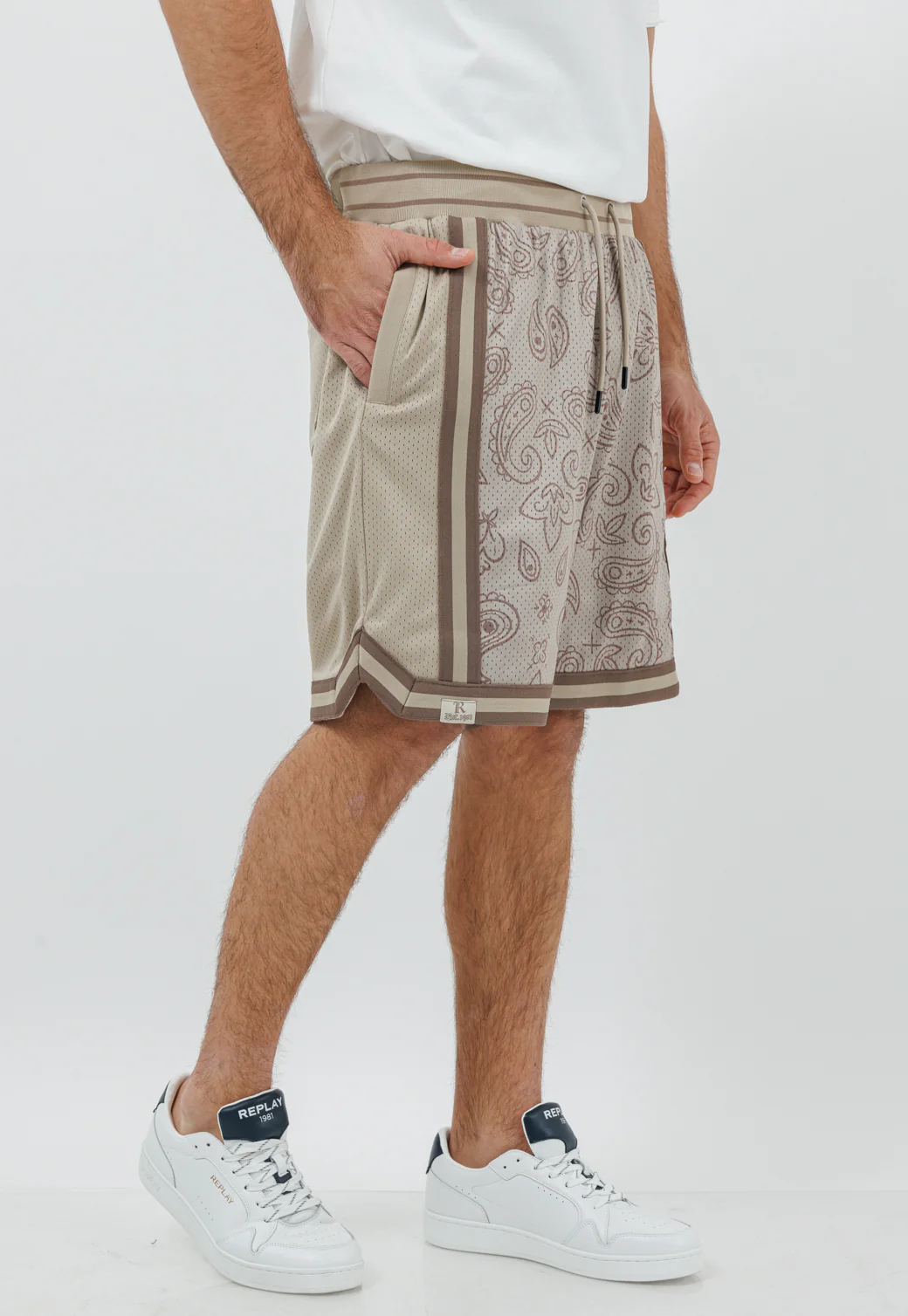 מכנסי כדורסל לגברים בצבע בז' - Image 4