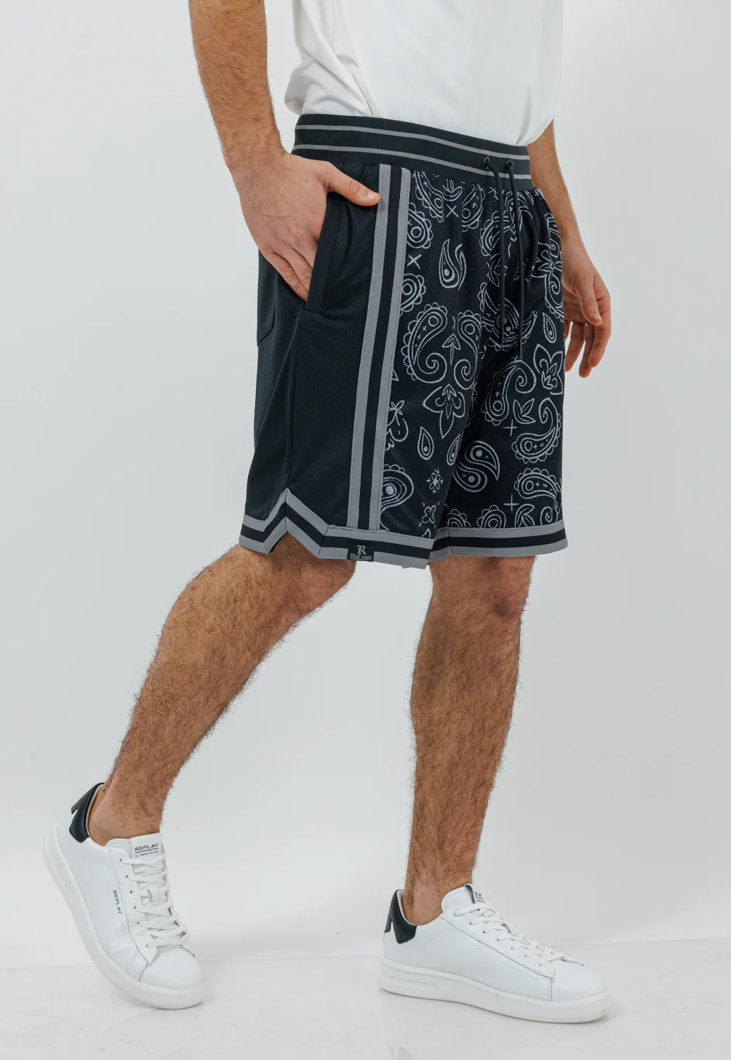 מכנסי כדורסל לגברים בצבע שחור - Image 2