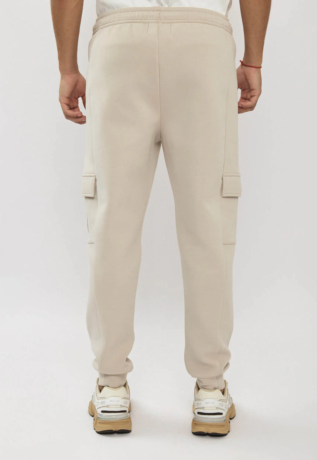 מכנסי טרנינג לגברים בצבע אבן עם כיסי קארגו - Image 3
