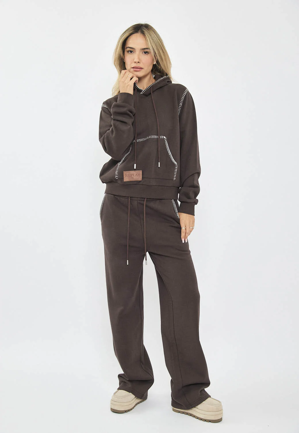 קפוצ'ון לנשים HOODED SWEATSHIRT בצבע חום - Image 4