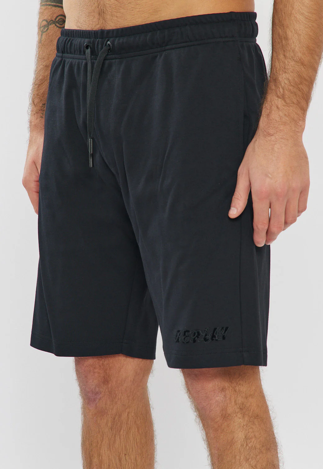 חליפת טרנינג לגברים בצבע שחור עם לוגו - Image 5