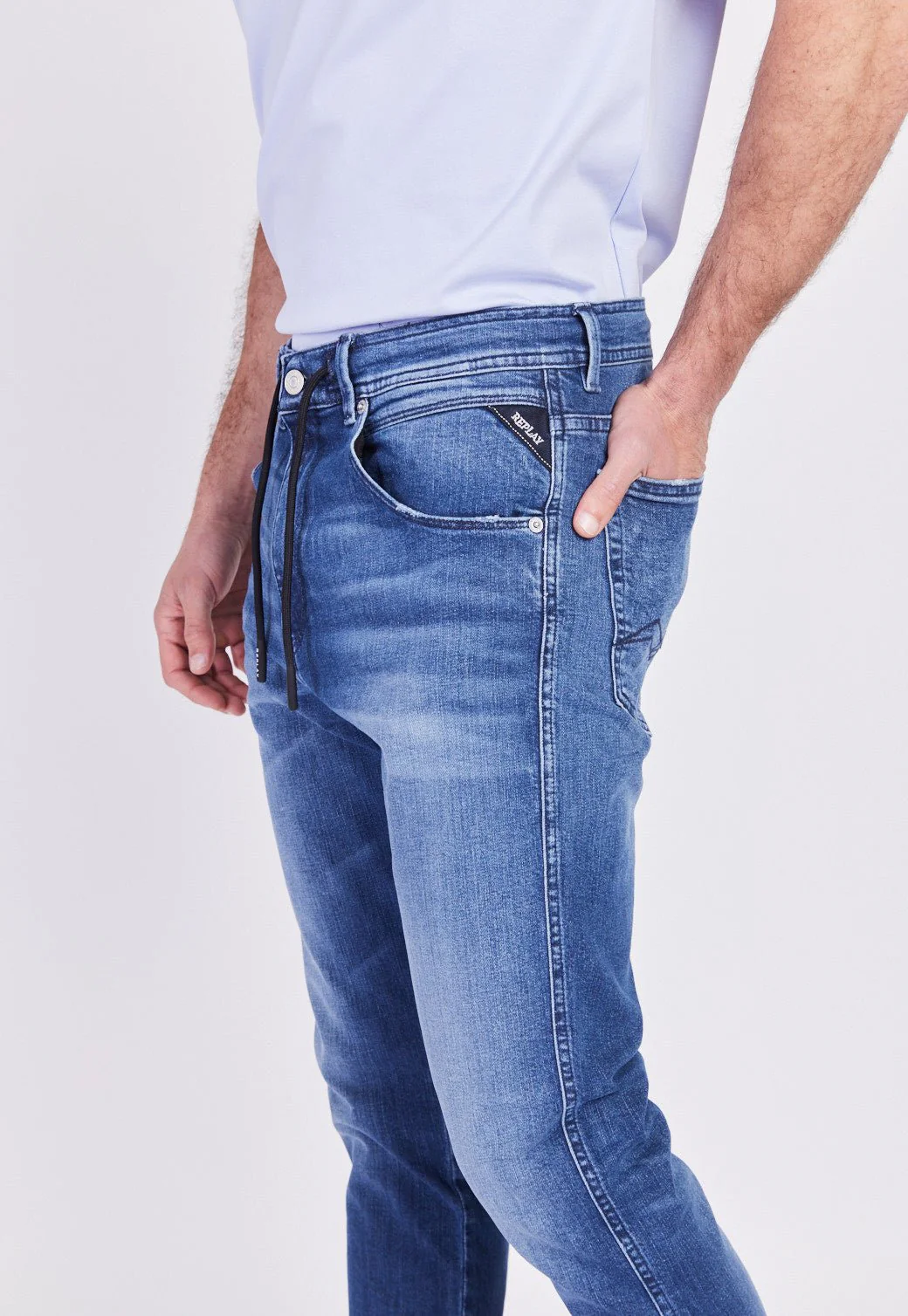 מכנסי ג'ינס KOVIC בגזרה ישרה עם שרוך במותן גברים - Image 5
