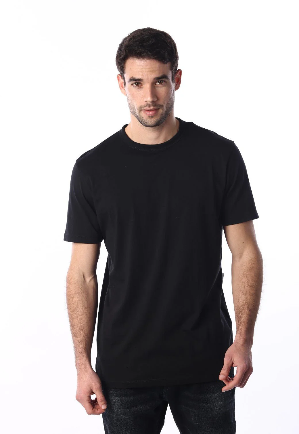 טי שירט קצרה עם מפתח צוואר עגול גברים