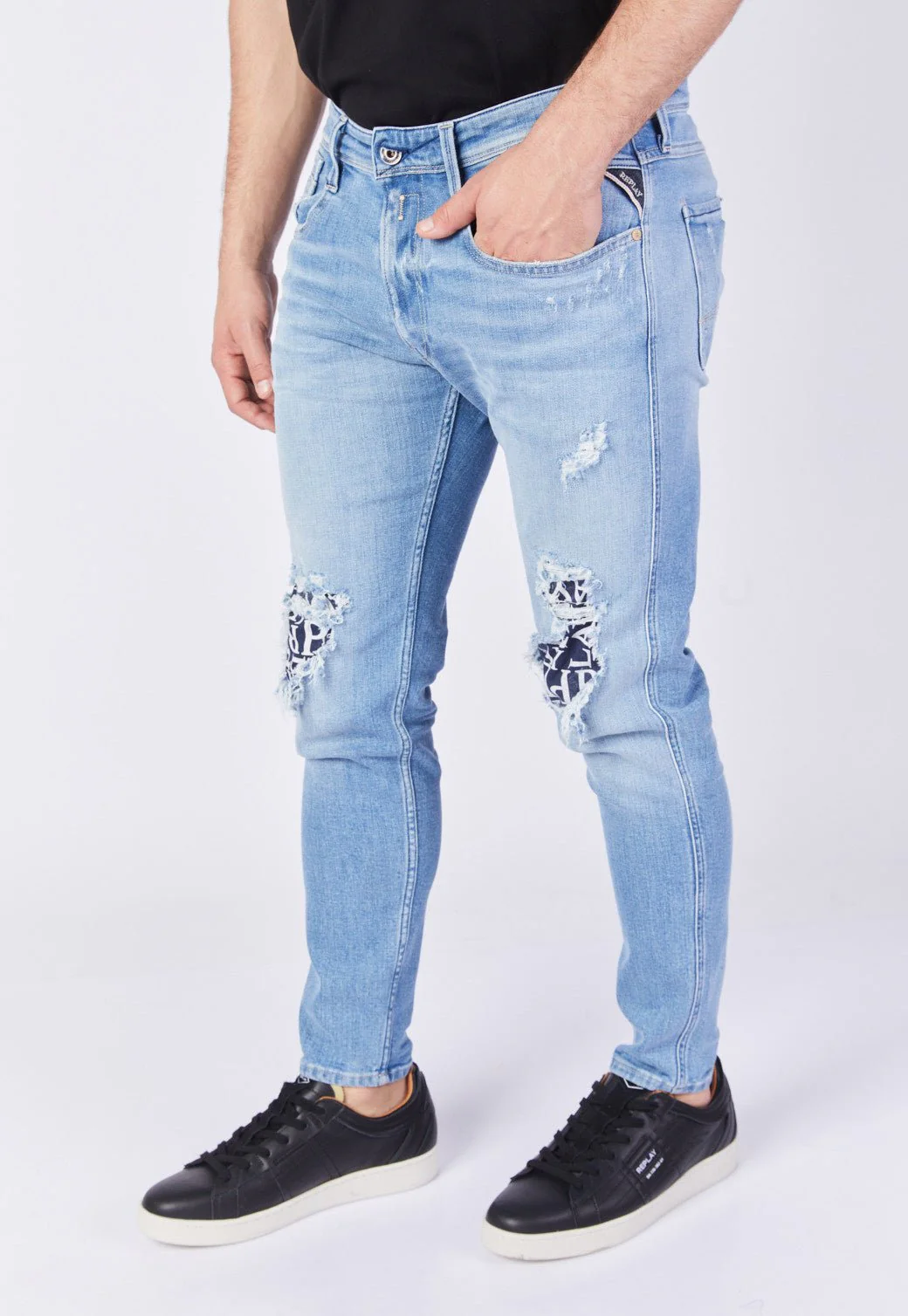 ג'ינס Slim Fit BRONNY עם קרעים וטלאים ממותגים גברים - Image 2